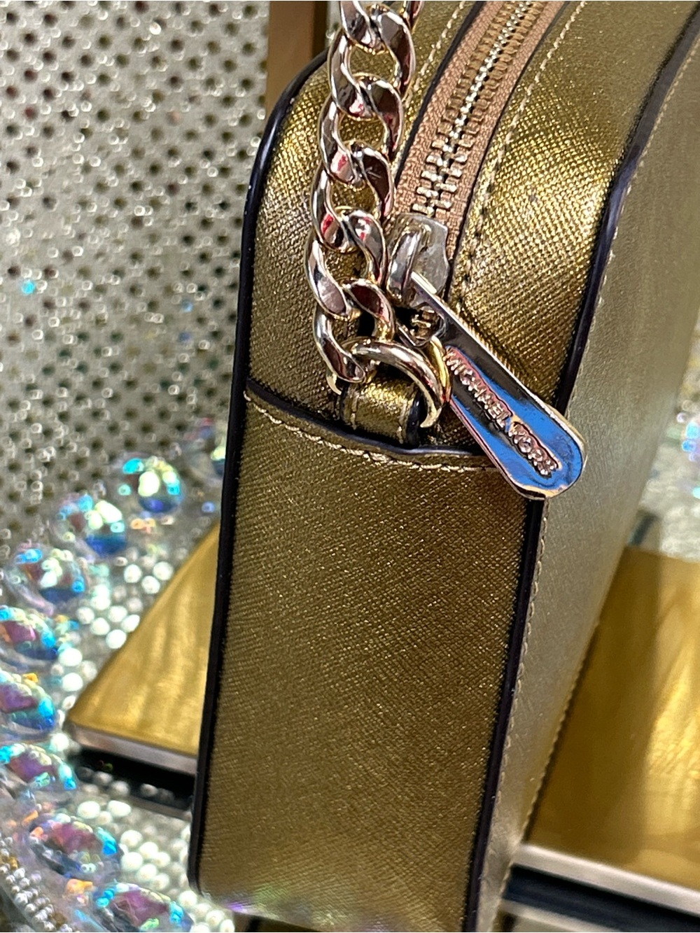 Michael Kors Gold Crossbody Bag Approx. 9.5 x 6.5 x 2 - Picture 3 of 16